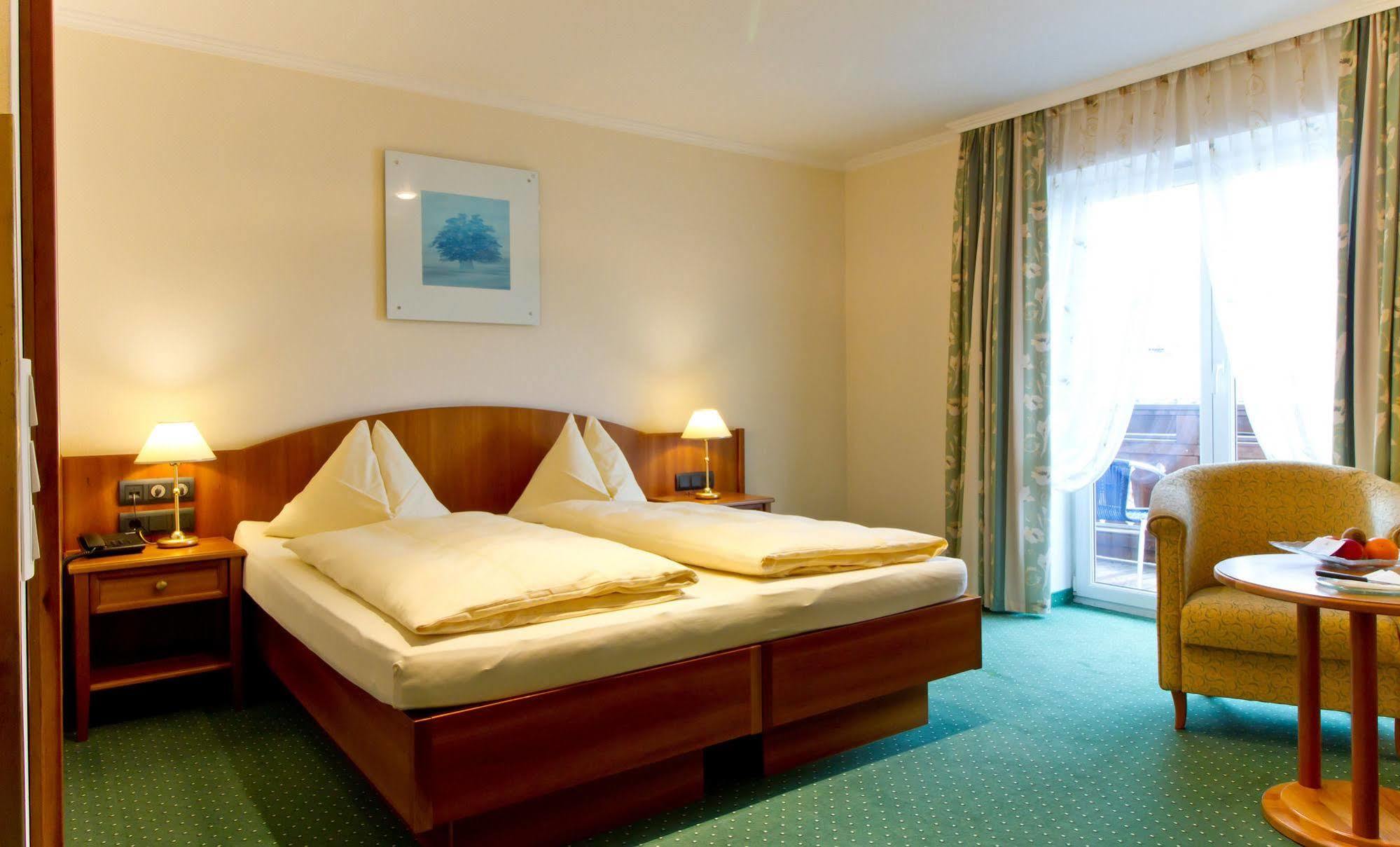 Hotel Weisser Hirsch Sankt Wolfgang im Salzkammergut Екстер'єр фото