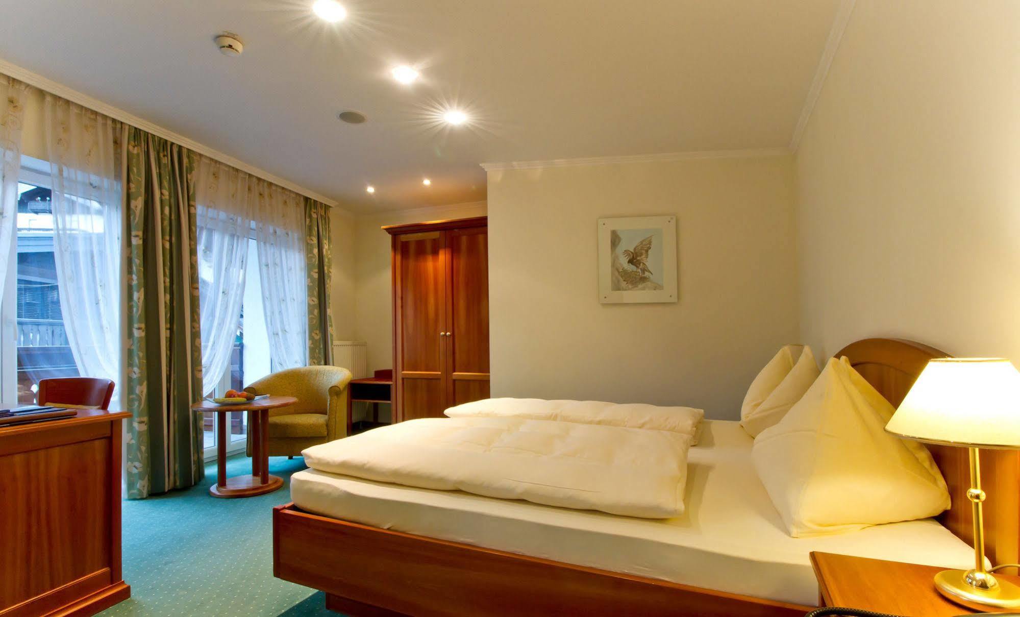 Hotel Weisser Hirsch Sankt Wolfgang im Salzkammergut Екстер'єр фото